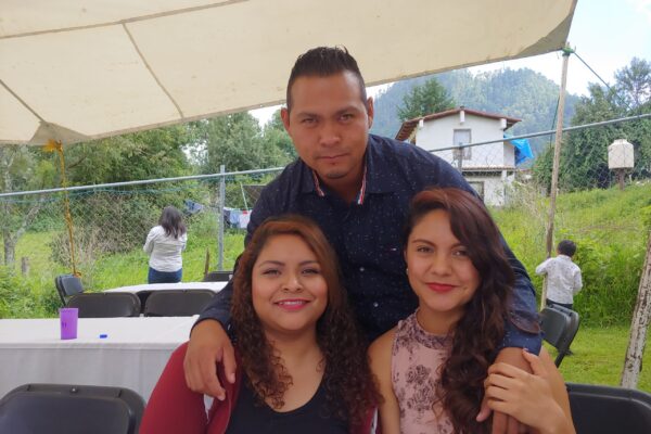 Hermanitos-Angelica-Calderon-scaled