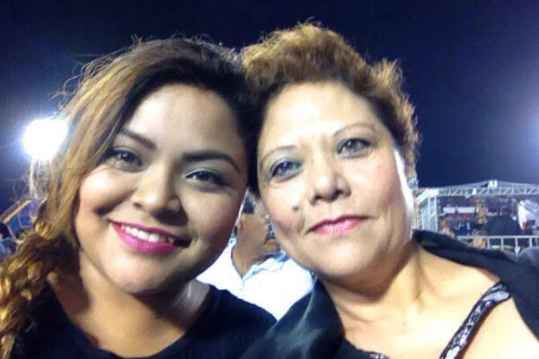 Nidia-y-mama-Angelica-Calderon