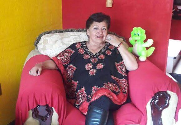 2 - Dulce Aguila